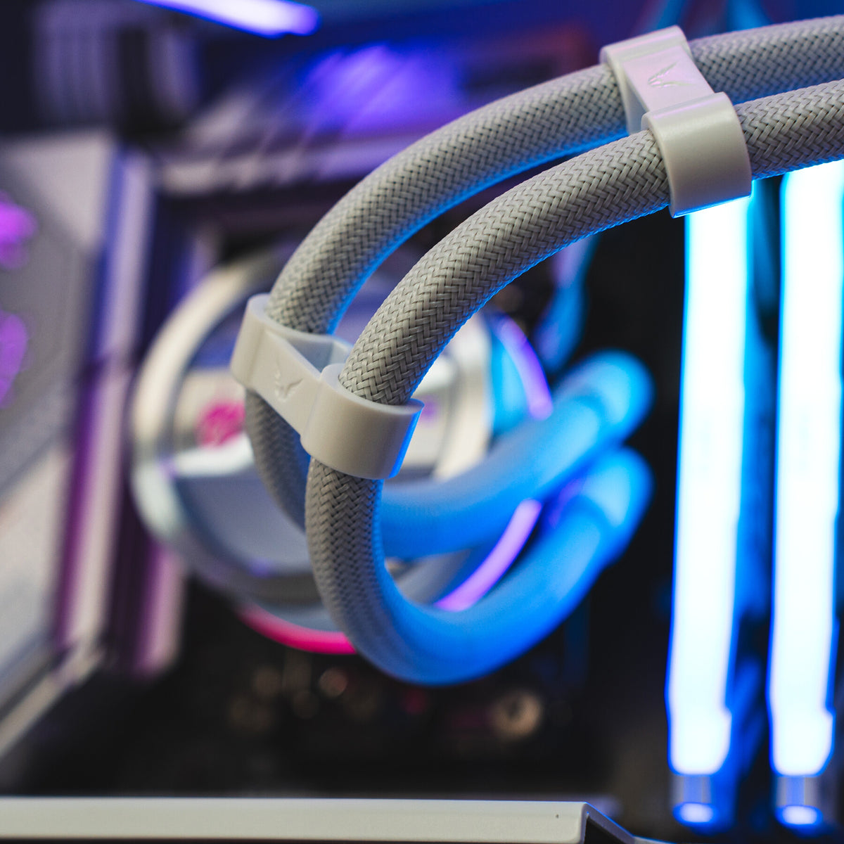 Valkyrie Dragonfang 240 Processor All-in-one liquid cooler 24 cm White