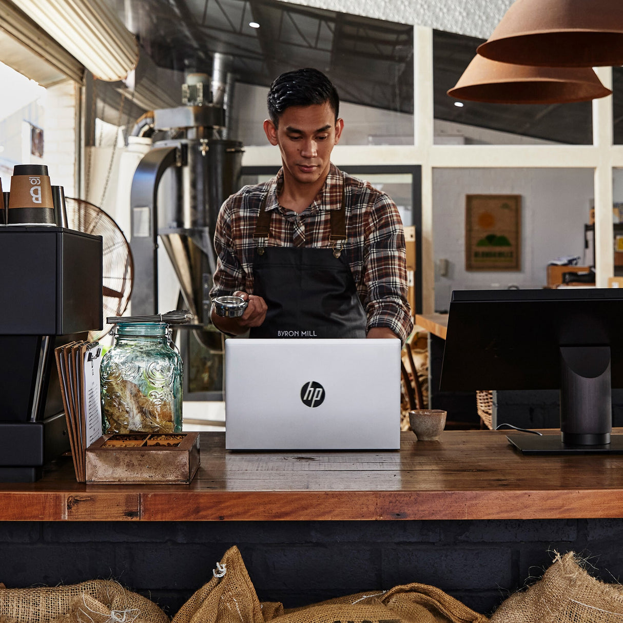 HP ProBook 455 15.6 G9 AMD Ryzen™ 5 5625U Laptop 39.6 cm (15.6") Full HD 16 GB DDR4-SDRAM 512 GB SSD Wi-Fi 6 (802.11ax) Windows 11 Pro Silver