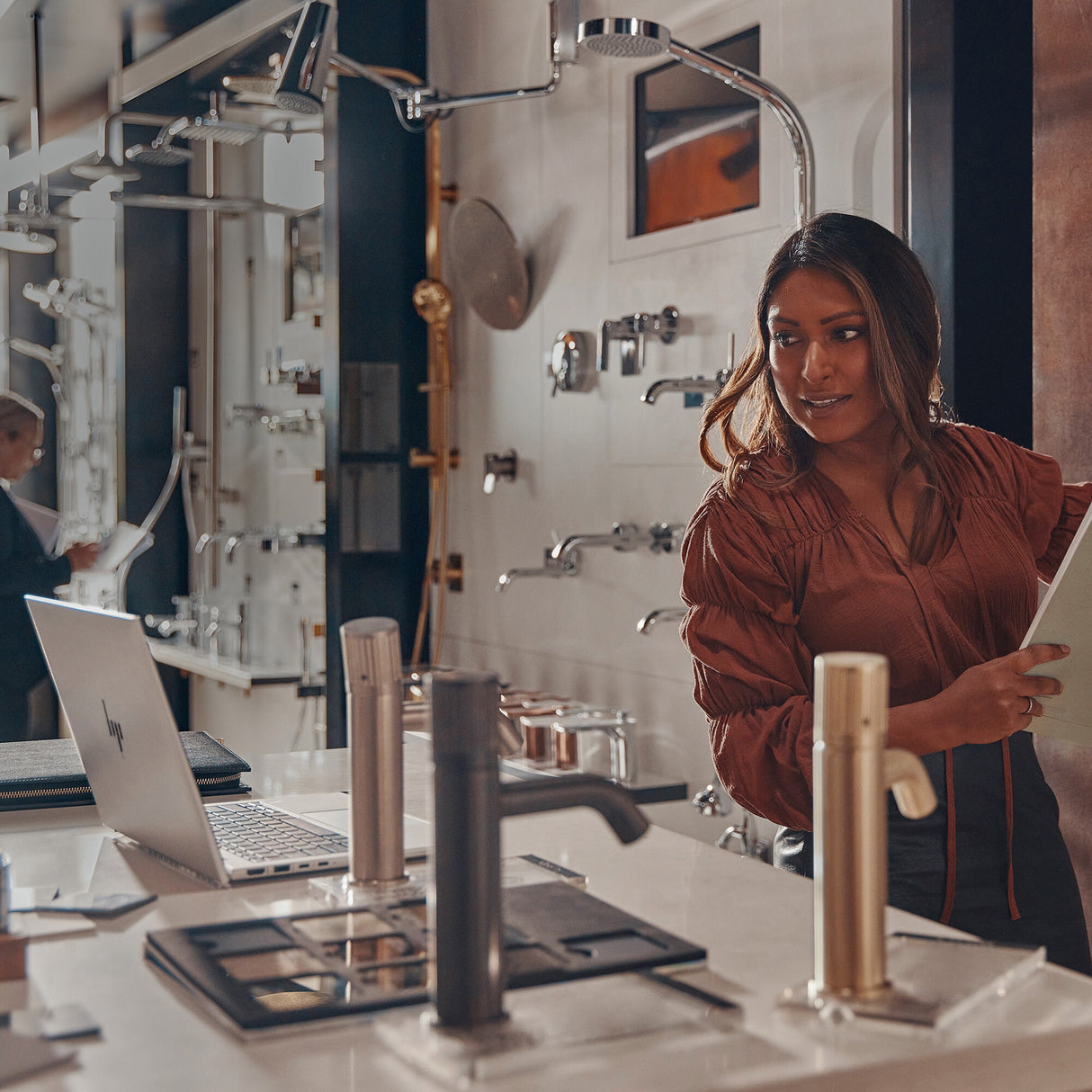 HP EliteBook 860 G10 Intel® Core™ i7 i7-1355U Laptop 40.6 cm (16") WUXGA 16 GB DDR5-SDRAM 512 GB SSD Wi-Fi 6E (802.11ax) Windows 11 Pro Silver