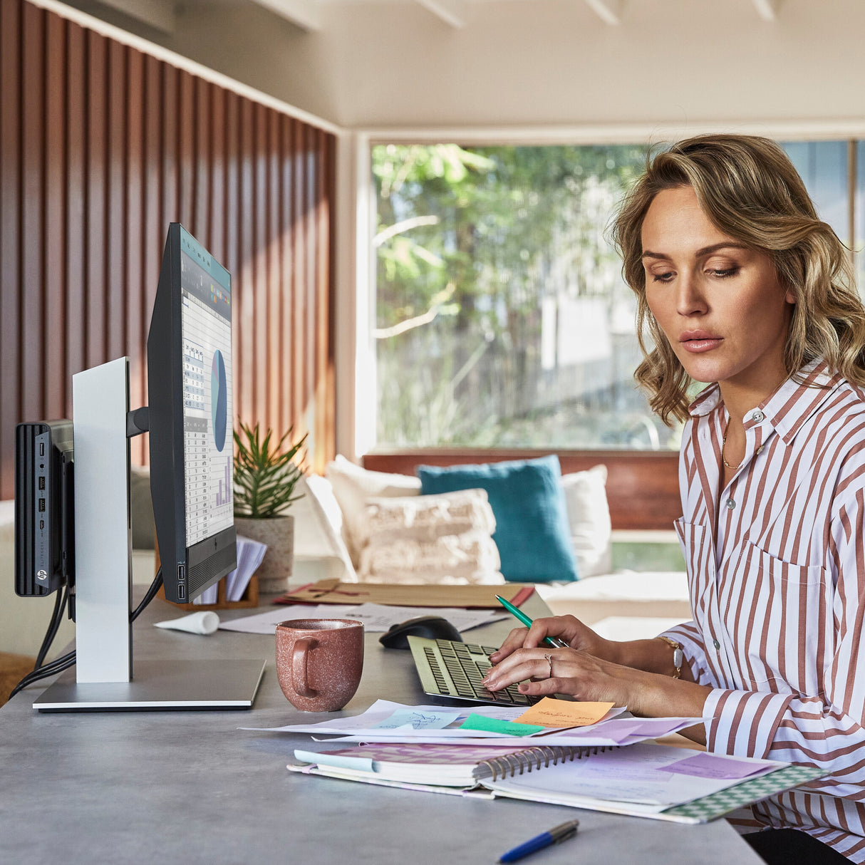 HP Elite 800 G9 Intel® Core™ i7 i7-13700T 16 GB DDR5-SDRAM 512 GB SSD Windows 11 Pro Mini PC Black