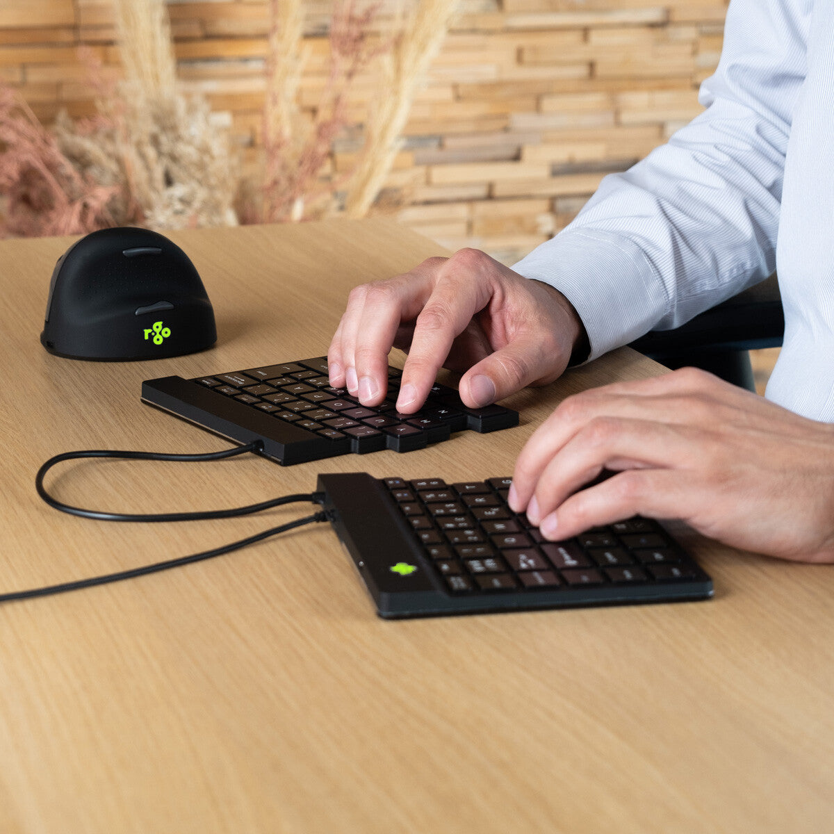 R-Go Tools Ergonomic keyboard R-Go Split Break v2 with break software, ergonomic split keyboard, QWERTY (UK), Wired, black