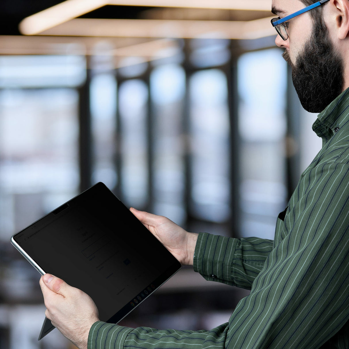 StarTech.com 4-Way Privacy Screen For 13-inch Surface Pro 8/9/X Laptop, Portrait/Landscape Modes, Touch-Enabled, +/- 30 Deg. View, Blocks up to 51% Blue Light, Anti-Glare