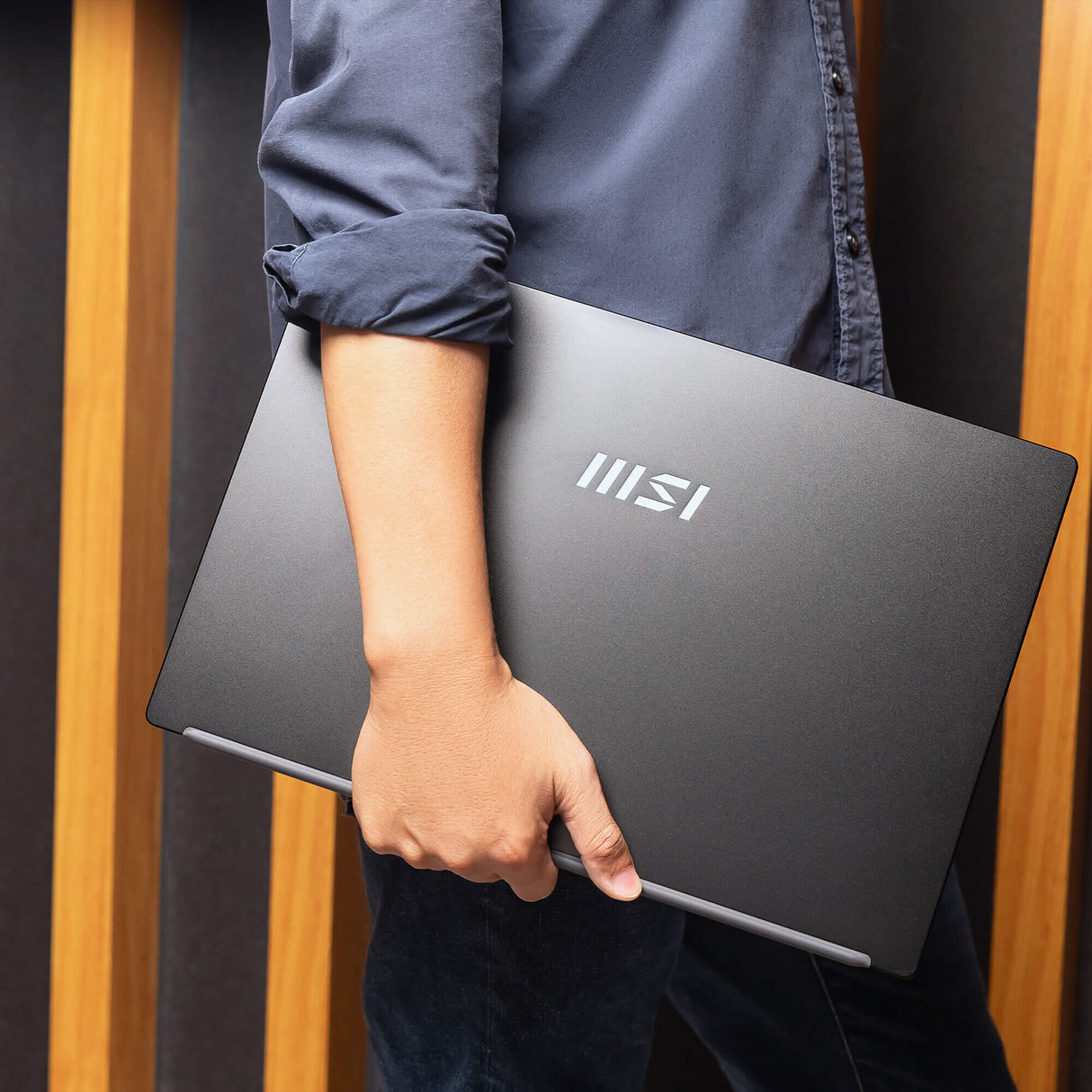 MSI Modern 15 H C2RMG-282UK Intel Core 5 210H Laptop 39.6 cm (15.6") Full HD 16 GB DDR4-SDRAM 512 GB SSD Wi-Fi 6E (802.11ax) Windows 11 Home Black