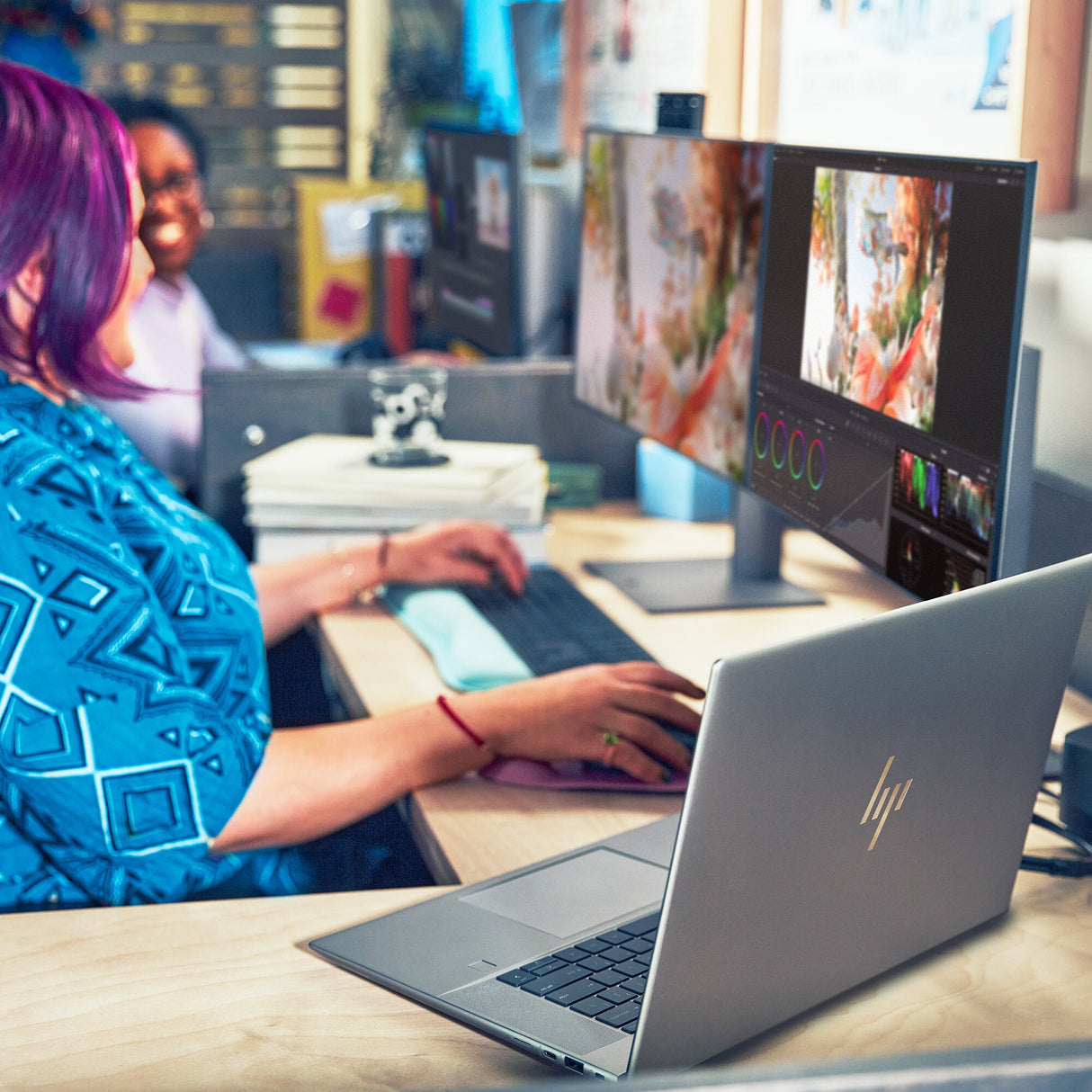 HP ZBook Studio G10 Intel® Core™ i7 i7-13700H Mobile workstation 40.6 cm (16") WQXGA 32 GB DDR5-SDRAM 1 TB SSD NVIDIA GeForce RTX 4070 Wi-Fi 6E (802.11ax) Windows 11 Pro Silver