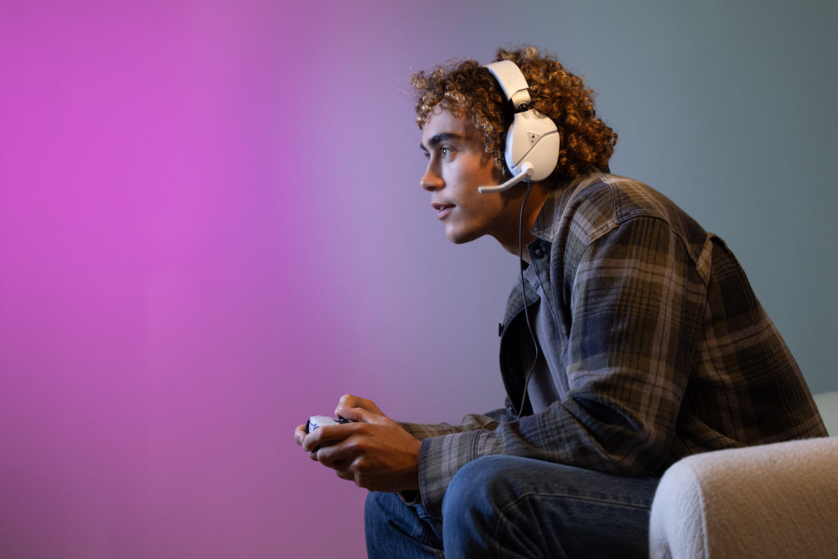 Turtle Beach Recon 70 White Wired Multiplatform Gaming Headset for PS5, PS4, Xbox Series X or S, Xbox One and Mobile with 3.5mm Wired Connection, Flip-to-Mute Mic, 40mm Speakers, Lightweight Design