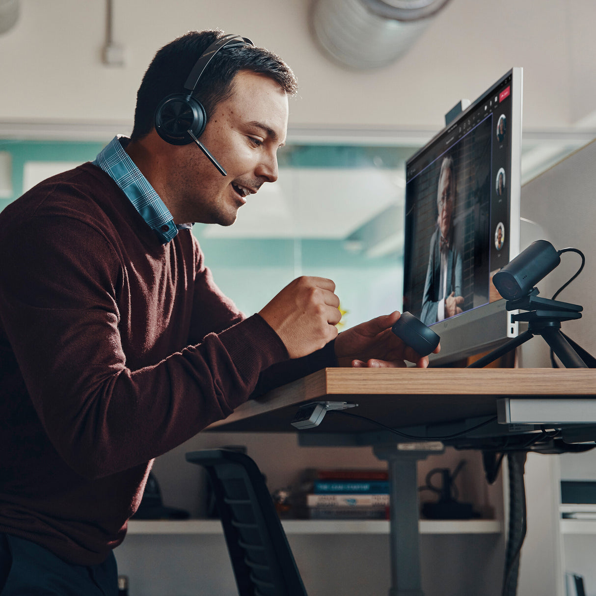 HP Poly Voyager Focus 2 USB-C-C Headset +USB-C/A Adapter