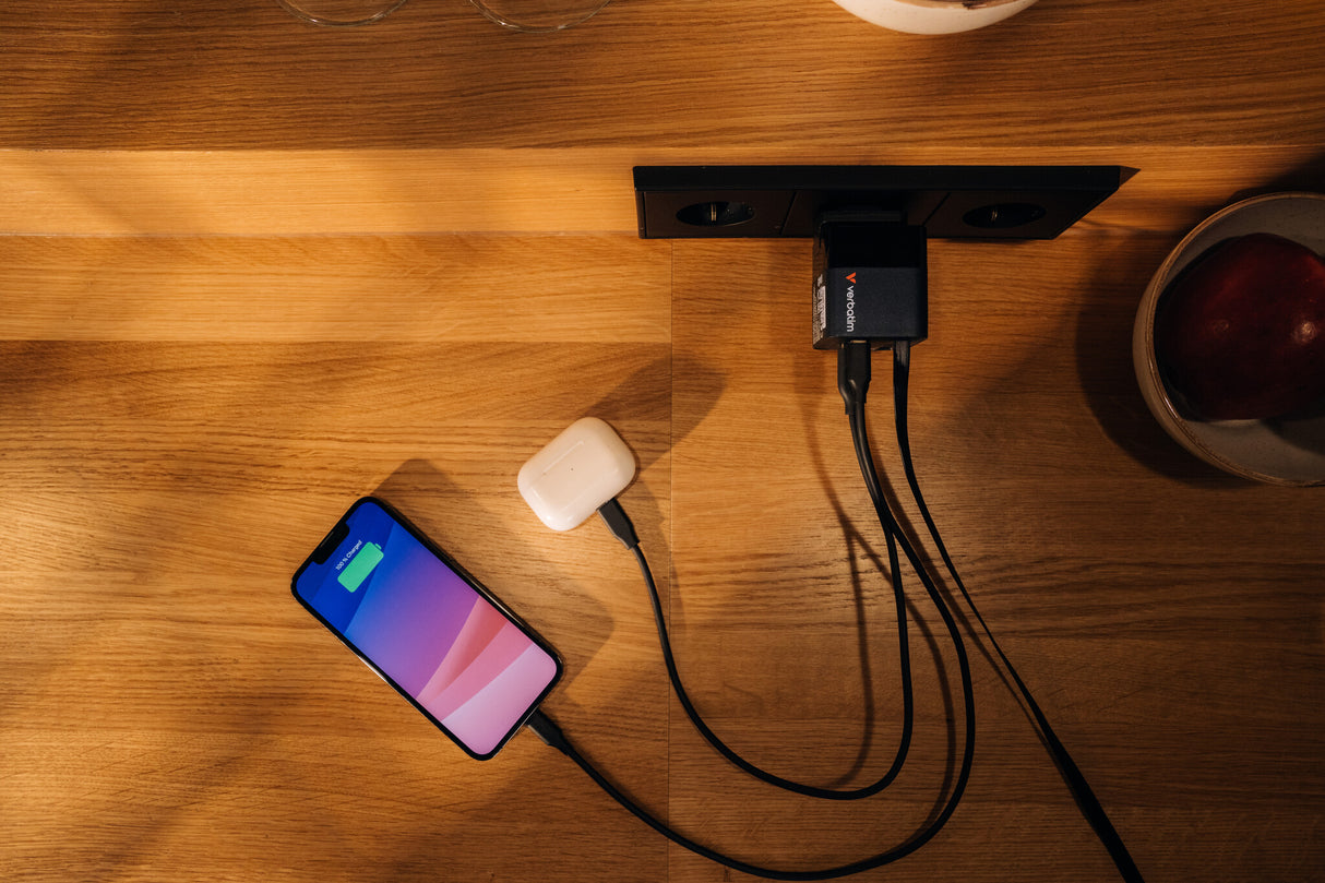 Verbatim GaN Charger 65W 2 Port retractable cable display US plugs with EU and UK adaptors