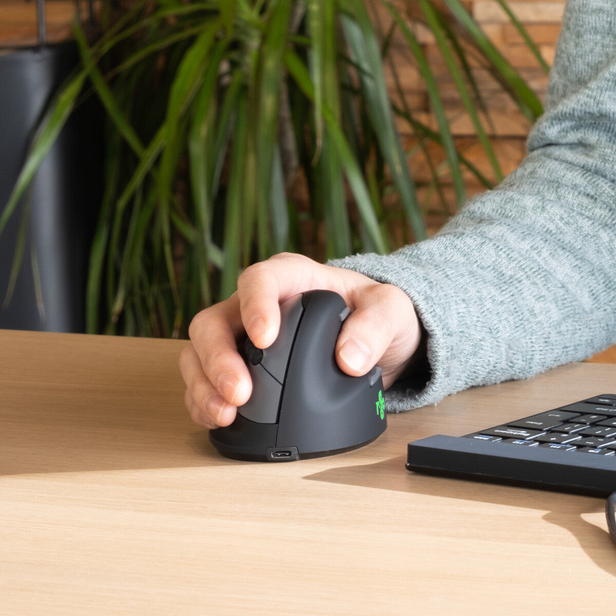 R-Go Tools Ergonomic mouse R-Go HE Break with break software, large (hand size ≥ 185 mm), right-handed, Bluetooth, black