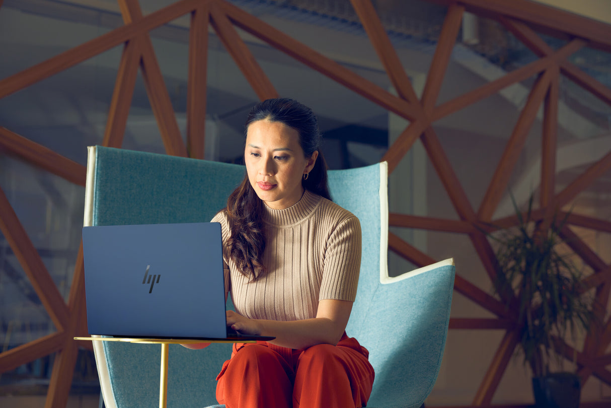 HP EliteBook Ultra G1i Next Gen AI PC Wolf Pro Security Edition Copilot+ PC Intel Core Ultra 7 258V Laptop 35.6 cm (14") Touchscreen 2.8K 32 GB LPDDR5x-SDRAM 512 GB SSD Wi-Fi 7 (802.11be) Windows 11 Pro Blue