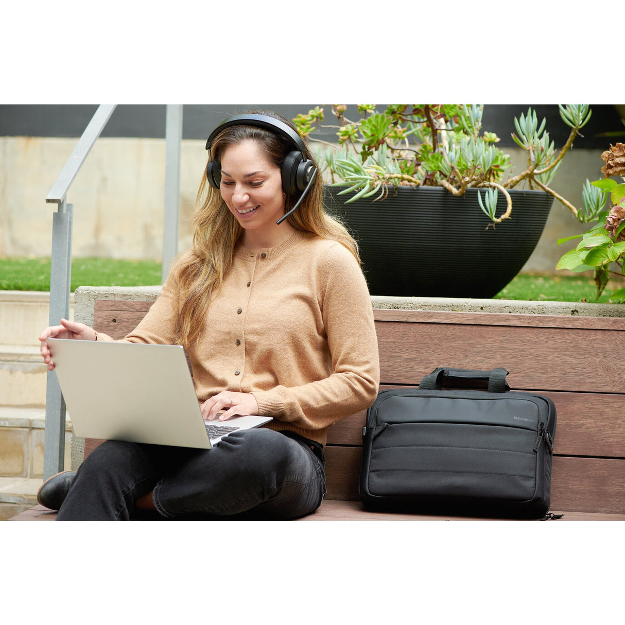 Kensington EQ 16" Laptop Carrying Case