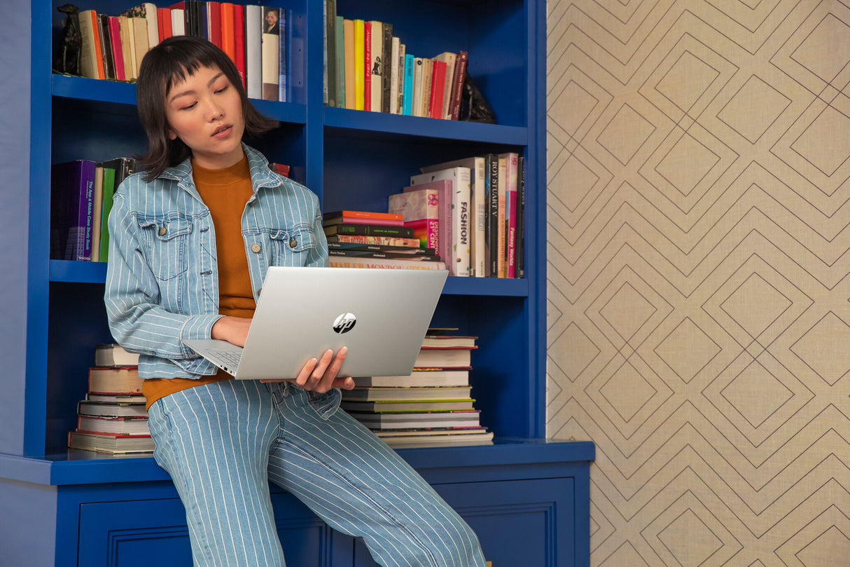 HP Pavilion 15-eh1028na AMD Ryzen™ 7 5700U Laptop 39.6 cm (15.6") Full HD 16 GB DDR4-SDRAM 512 GB SSD Wi-Fi 5 (802.11ac) Windows 11 Home Silver