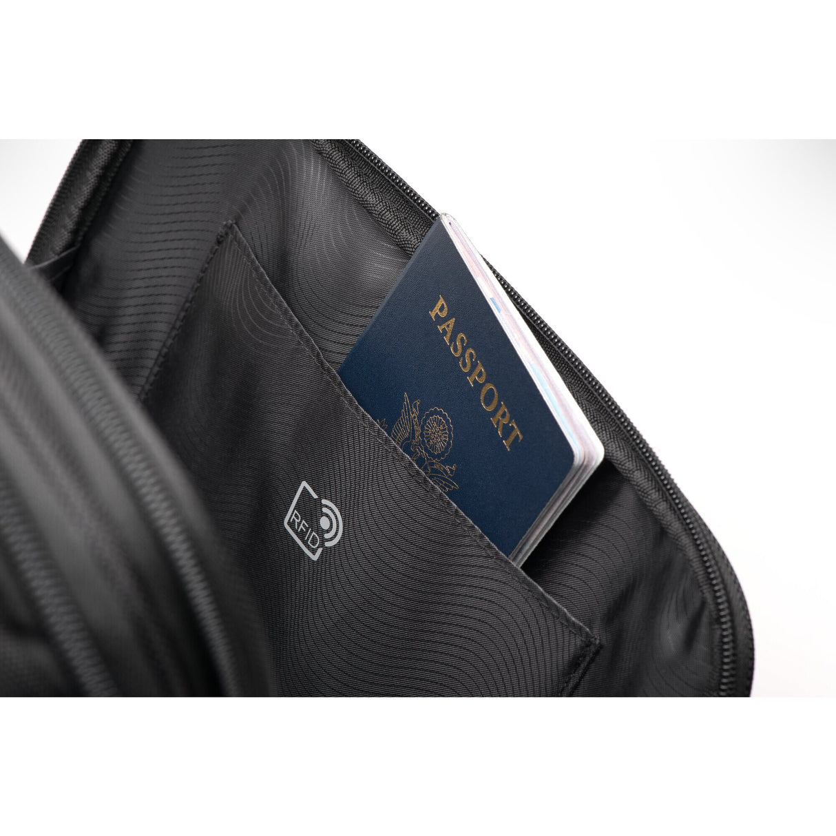 Kensington Contour 2.0 Pro Overnight Laptop Spinner — 17"