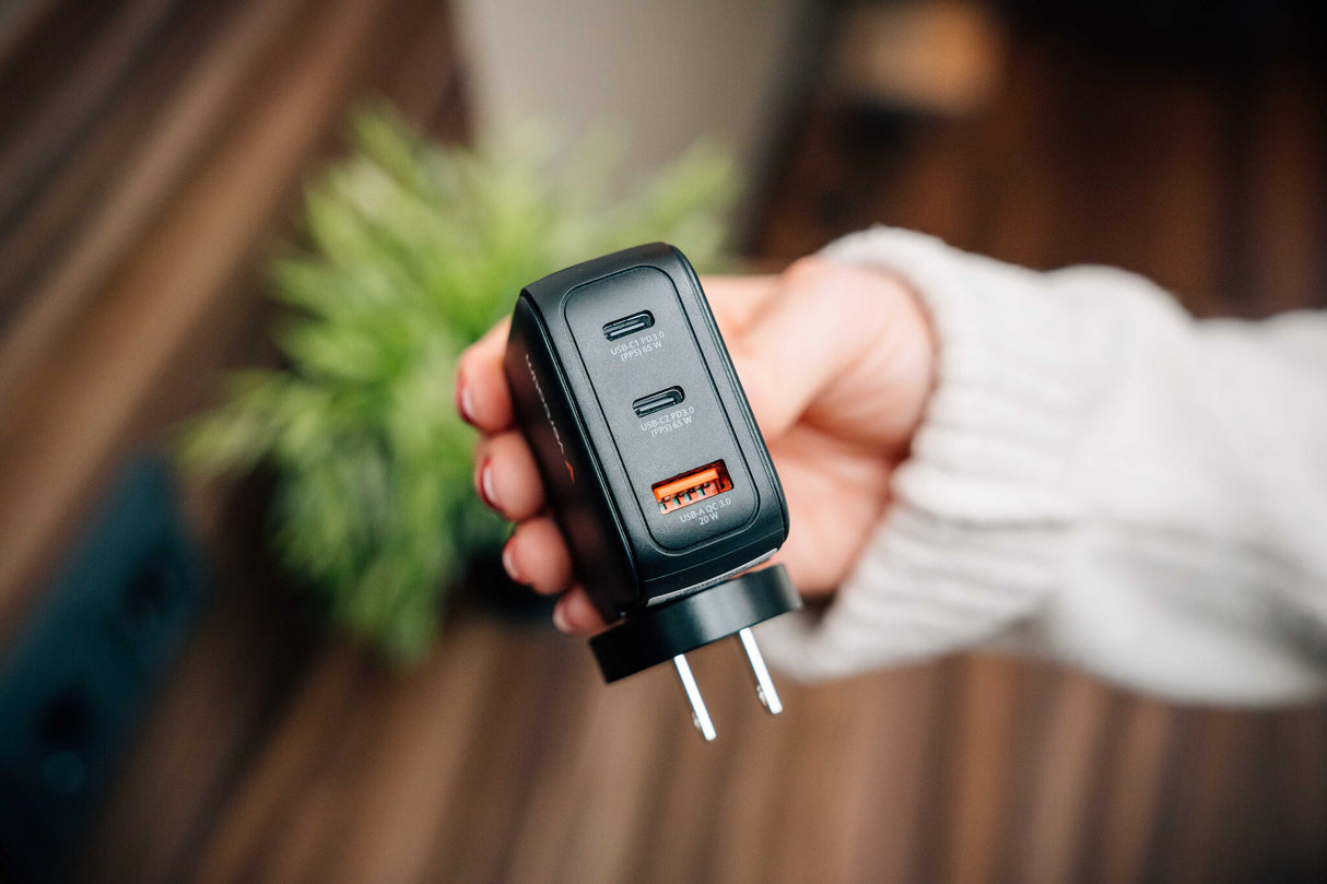 Verbatim Mini GaN Charger 65W with Display