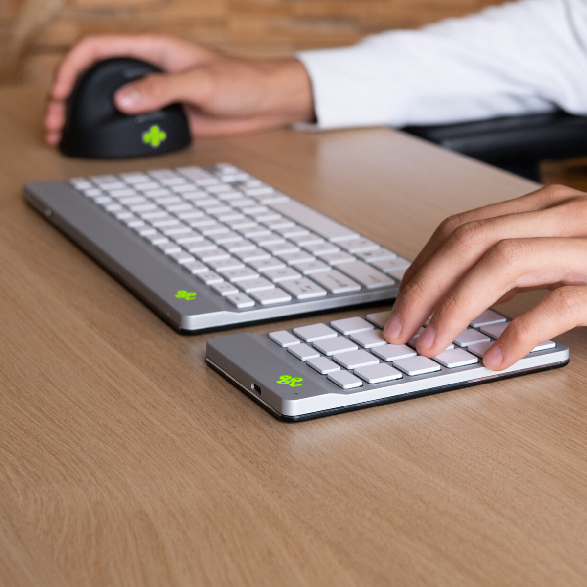 R-Go Tools Numeric keypad R-Go Numpad Break, ergonomic numeric keypad with break software, bluetooth, white
