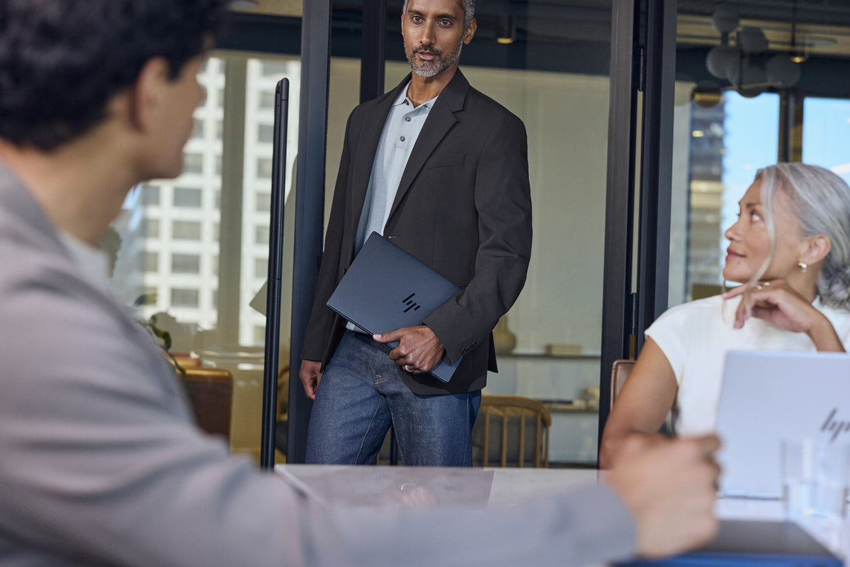 HP EliteBook X G2i 14 inch Notebook Next Gen AI PC Wolf Pro Security Edition Copilot+ PC Intel Core Ultra 5 325 Laptop 35.6 cm (14") 3K 32 GB LPDDR5x-SDRAM 512 GB SSD Wi-Fi 7 (802.11be) Windows 11 Pro Blue