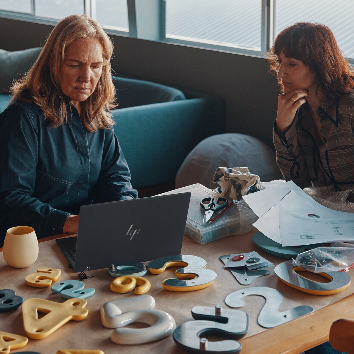 HP Dragonfly G4 Intel® Core™ i7 i7-1355U Laptop 34.3 cm (13.5") Touchscreen WUXGA+ 32 GB LPDDR5-SDRAM 1 TB SSD Wi-Fi 6E (802.11ax) Windows 11 Pro Blue