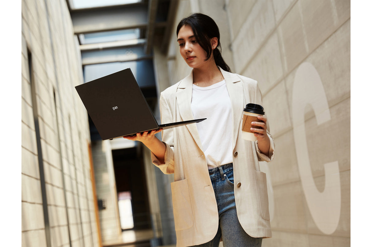 LG Gram 16Z90RU-G.AP52A1 laptop Intel® Core™ i5 i5-1334U 40.6 cm (16") WQXGA 16 GB LPDDR5-SDRAM 256 GB SSD Wi-Fi 6 (802.11ax) Windows 11 Pro Black