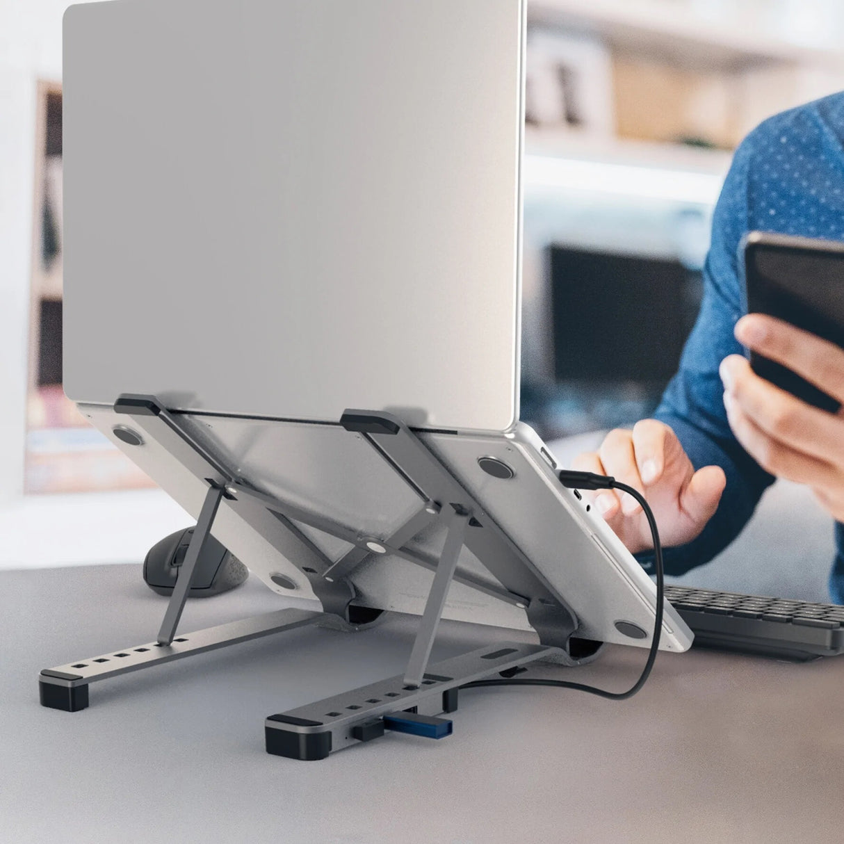 j5create JTS223-N Laptop Stand with USB™ 4-Port Hub