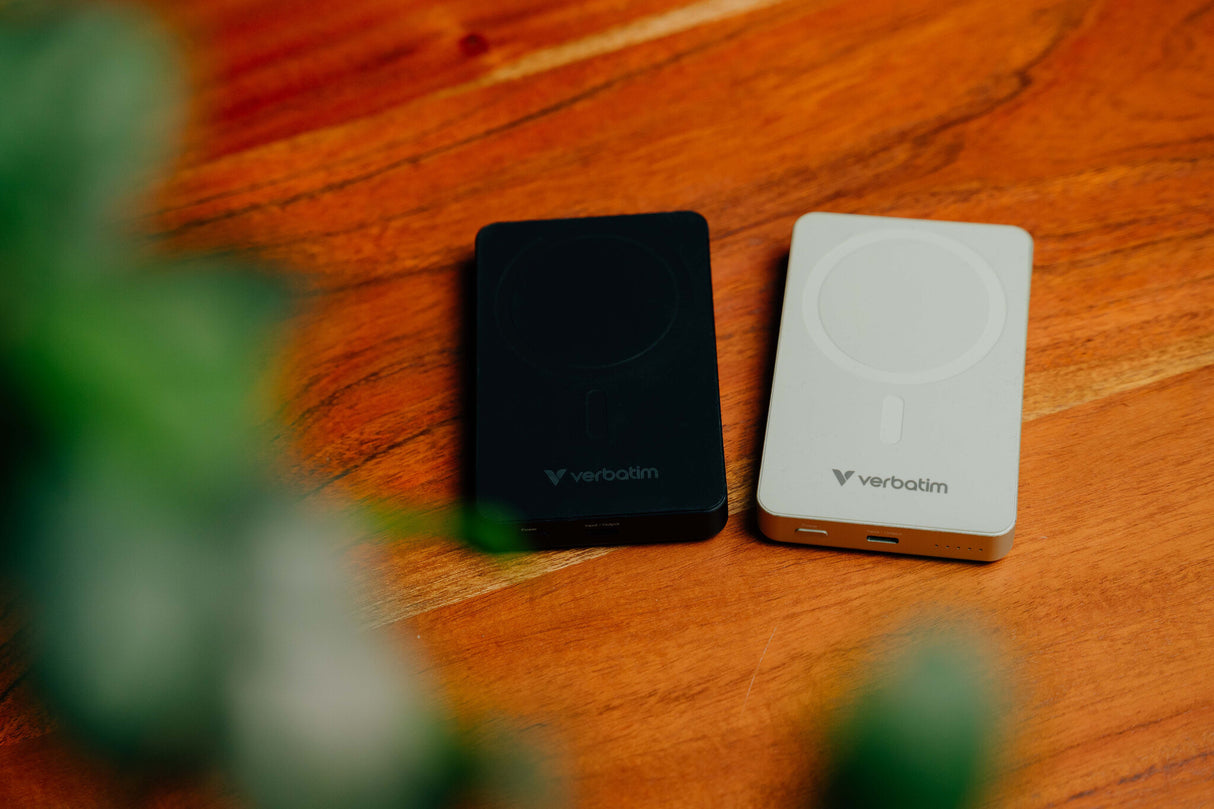 Verbatim Charge 'n' Go Essentials Magnetic Wireless Power Bank 10000 mAh Black