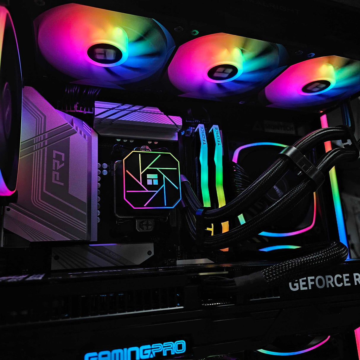 Flash DCG | AMD Ryzen 5 5600G | NVIDIA RTX 3050 8 Go | 16 Go de RAM | Disque SSD de 500 Go | Windows 10/11 | PC de jeu