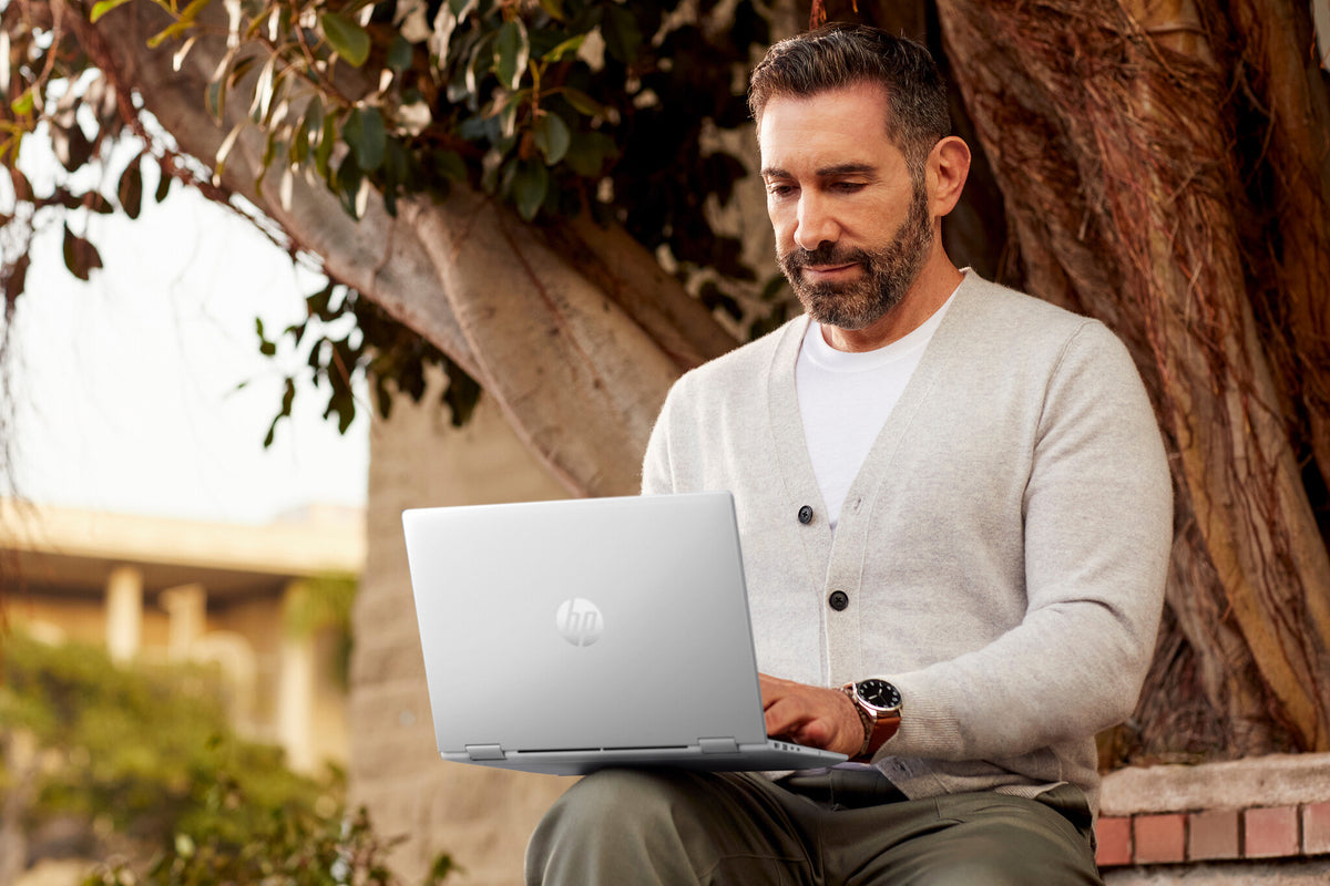 HP E34TKET laptop 33.8 cm (13.3") Touchscreen WUXGA 16 GB DDR5-SDRAM 512 GB SSD Wi-Fi 6E (802.11ax) Windows 11 Pro AI PC Silver