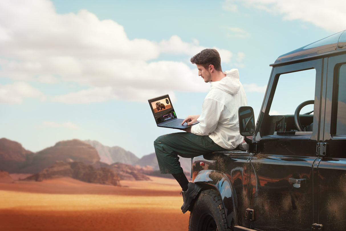 ASUS ProArt P16 H7606WP-RJ087W Copilot+ PC AMD Ryzen AI 9 HX 370 Laptop 40.6 cm (16") Touchscreen 3K 64 GB LPDDR5x-SDRAM 4 TB SSD NVIDIA GeForce RTX 5070 Wi-Fi 7 (802.11be) Windows 11 Home Black