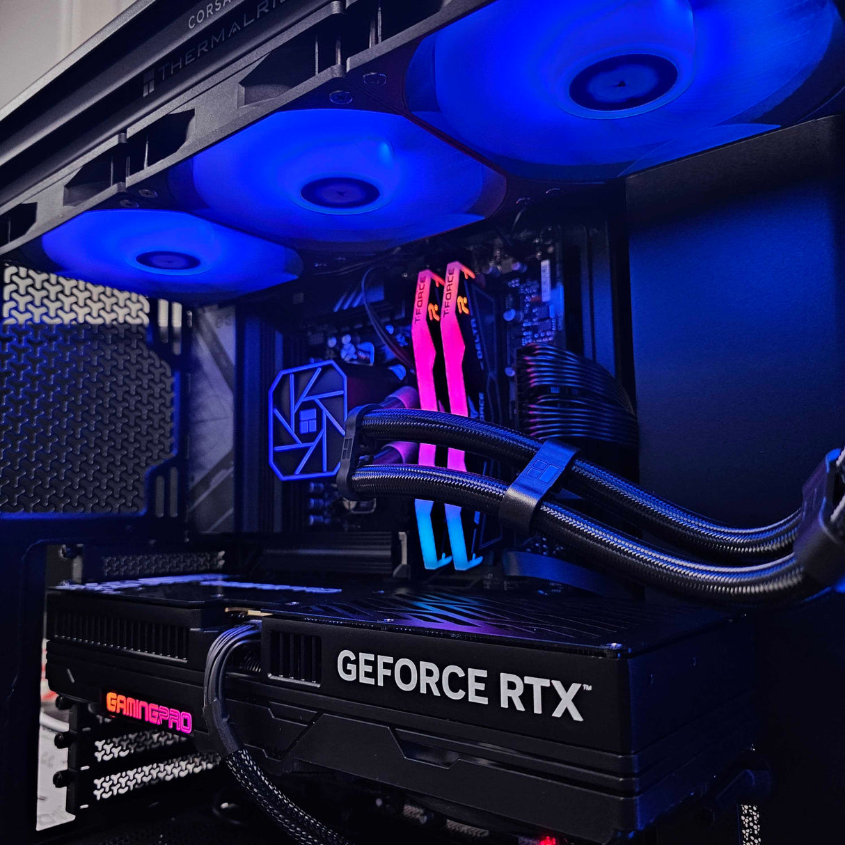 DCG Umbra 2 - Ryzen 7 9800XD, 32GB DDR5, RTX 5070 Ti 12GB, 2TB SSD, AMD Gaming PC