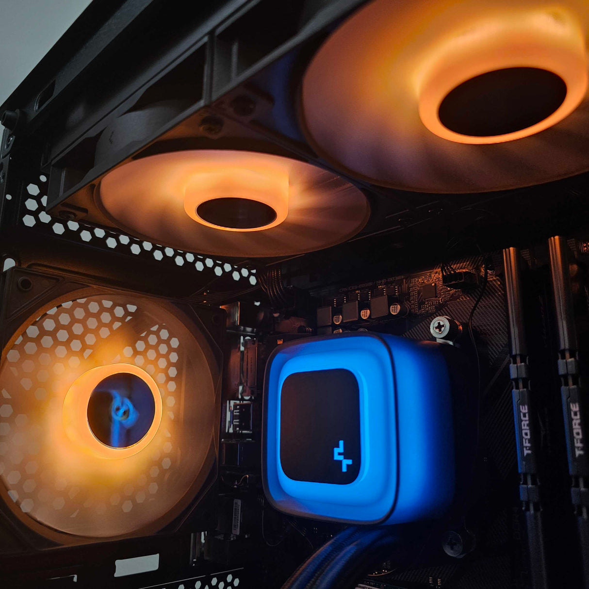 DCG Genesis - Ryzen 7 5700X3D, 32GB DDR4, RTX 5060 Ti 16GB, 1TB SSD, AMD Gaming PC