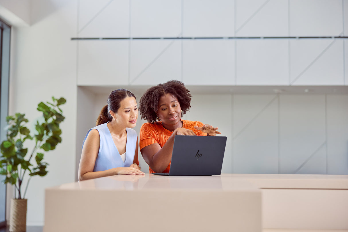 HP EliteBook Ultra G1i Next Gen AI PC Copilot+ PC Intel Core Ultra 7 258V Laptop 35.6 cm (14") 2.8K 32 GB LPDDR5x-SDRAM 1 TB SSD Wi-Fi 7 (802.11be) Windows 11 Pro Blue