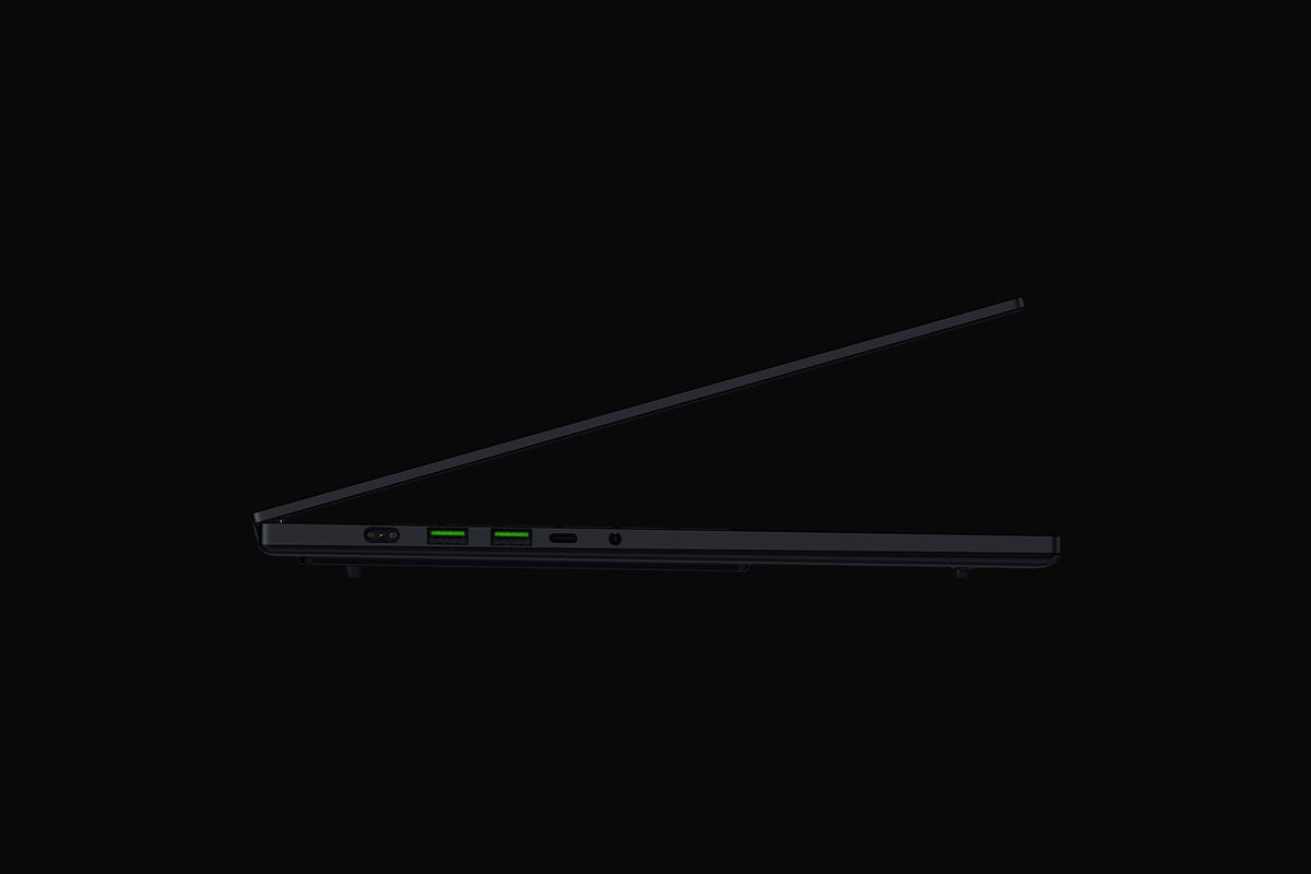 Razer Blade 16 Intel Core Ultra 9 386H Laptop 40.6 cm (16") WQXGA 32 GB LPDDR5x-SDRAM 2 TB SSD NVIDIA GeForce RTX 5090 Wi-Fi 7 (802.11be) Windows 11 Home Black QWERTY UK English