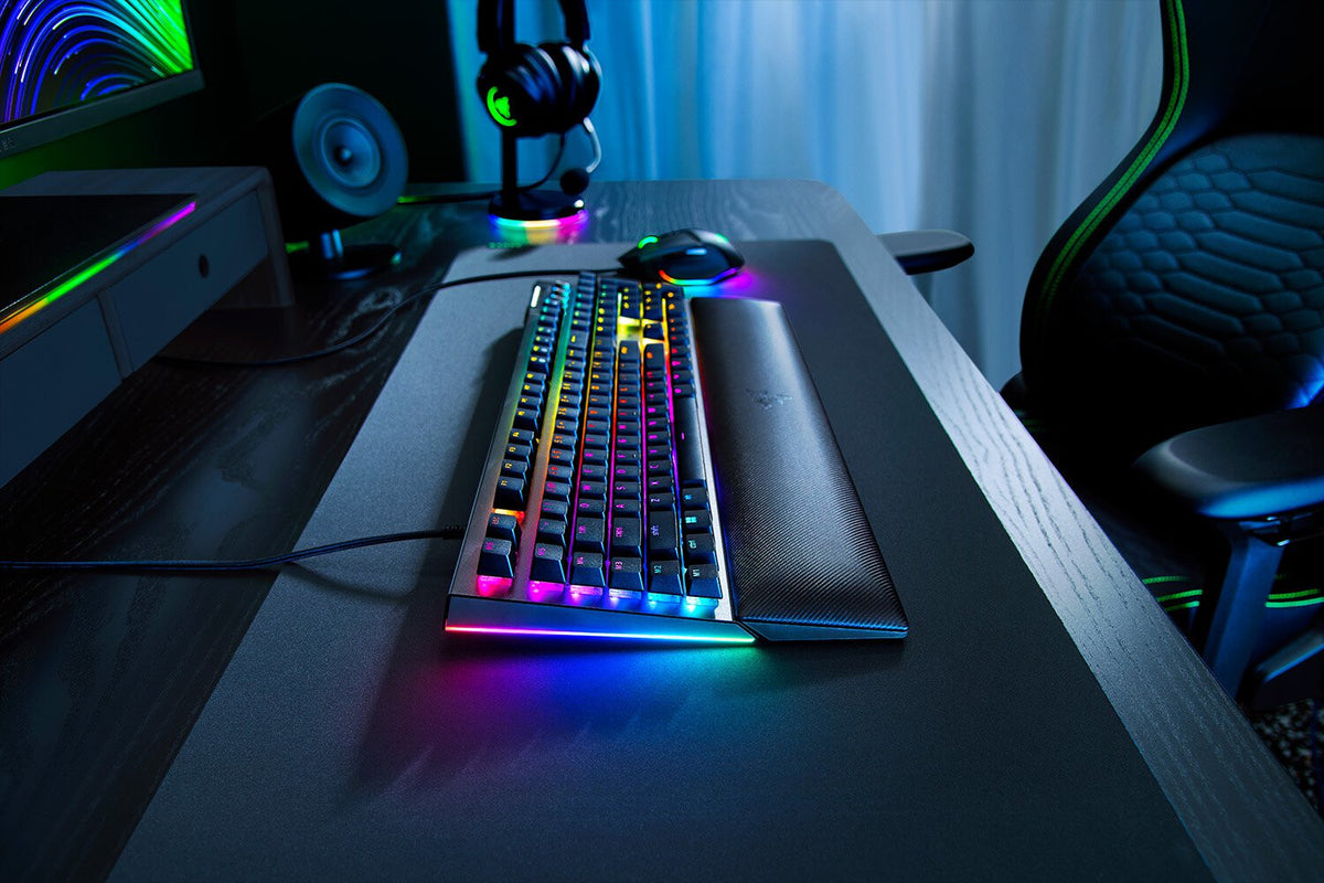 Razer BlackWidow V4 keyboard Gaming USB QWERTY UK International Black