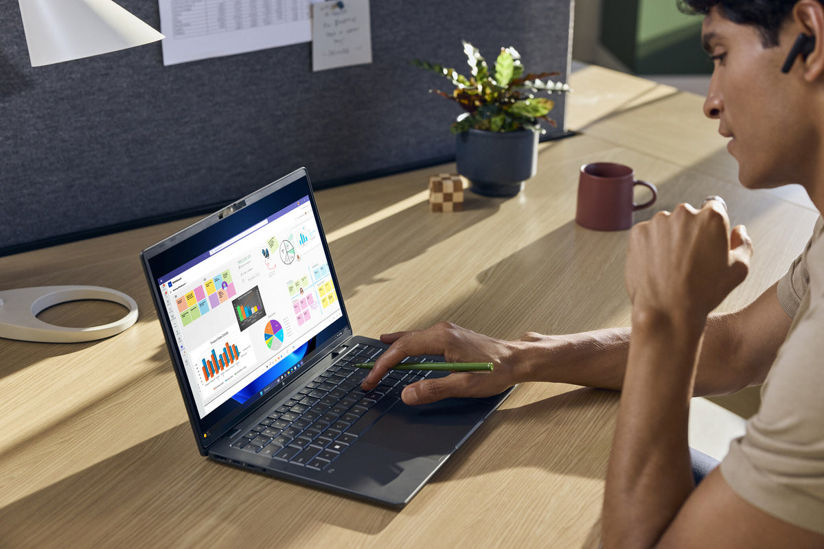 HP EliteBook X G2i 14 inch Notebook Next Gen AI PC Wolf Pro Security Edition Copilot+ PC Intel Core Ultra 5 325 Laptop 35.6 cm (14") 3K 32 GB LPDDR5x-SDRAM 512 GB SSD Wi-Fi 7 (802.11be) Windows 11 Pro Blue
