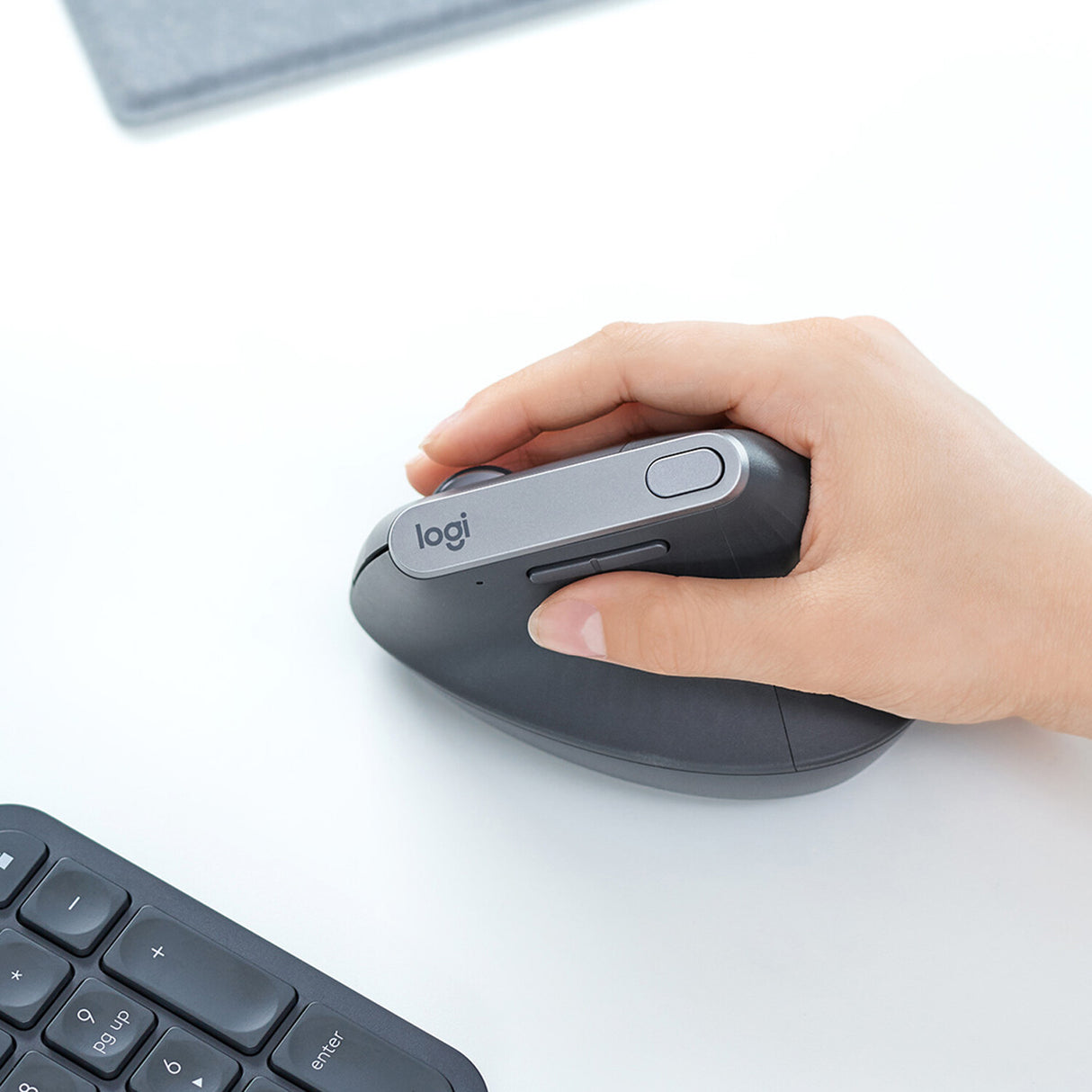 Logitech MX Vertical Advanced Ergonomic mouse