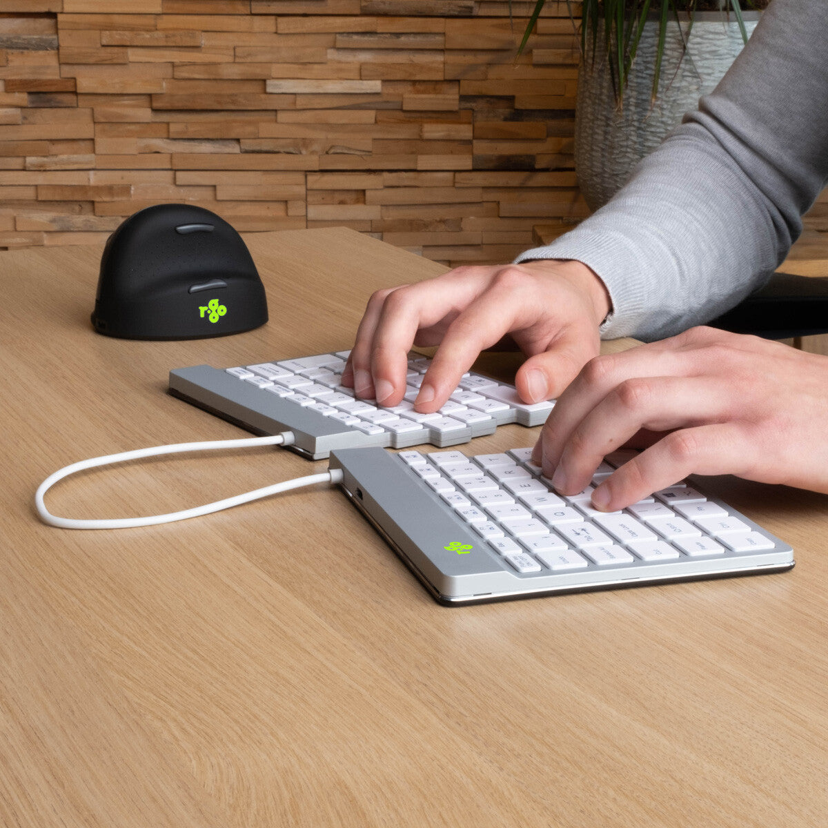 R-Go Tools Ergonomic keyboard R-Go Split Break with break software, ergonomic split keyboard, QWERTY (UK), Bluetooth, white