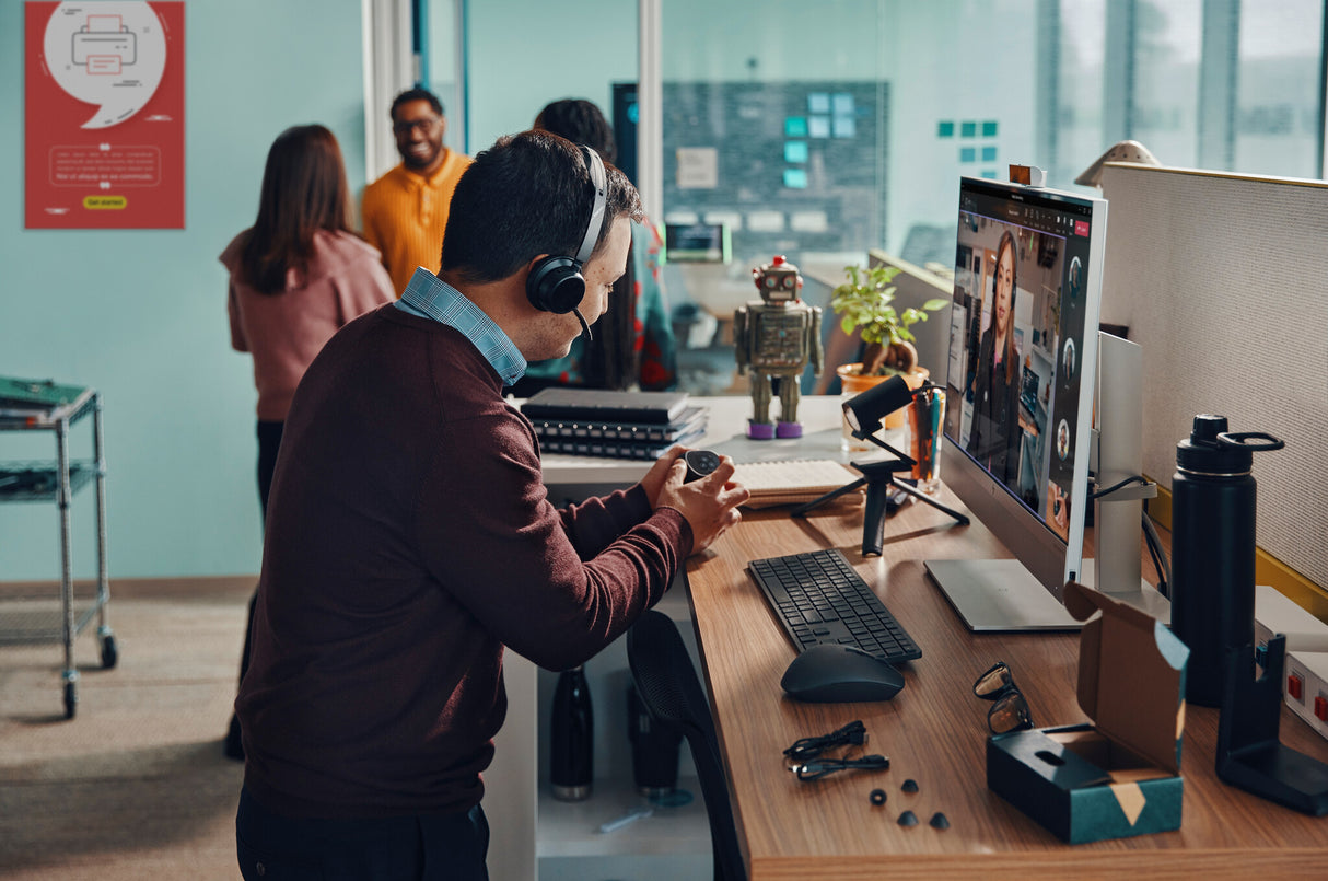 POLY Voyager Focus 2 USB-A with charge stand Headset