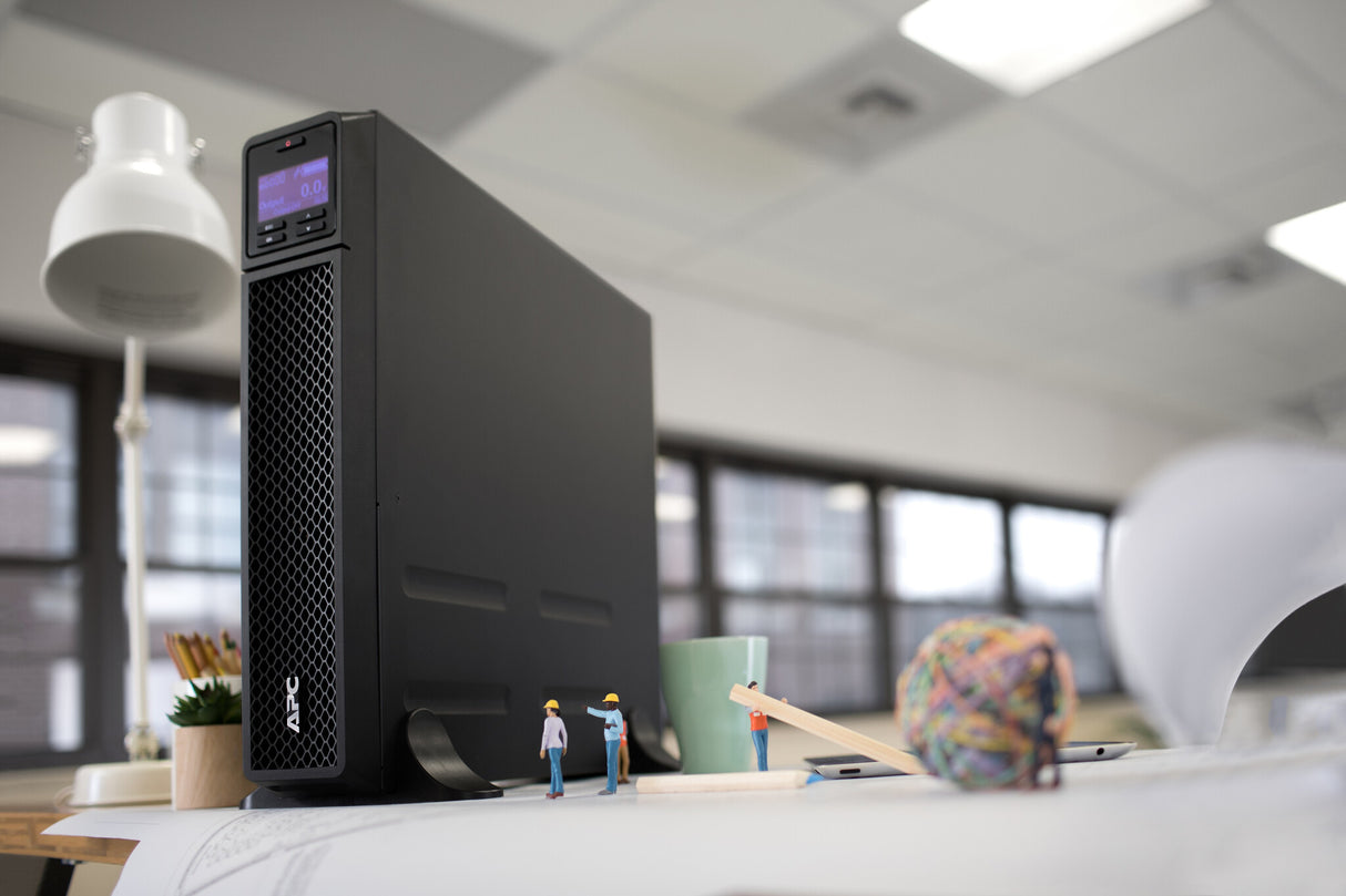 APC Smart-UPS On-Line, 2200VA, Tower, 230V, 8x C13+2x C19 IEC outlets, SmartSlot, Extended runtime, W/O rail kit