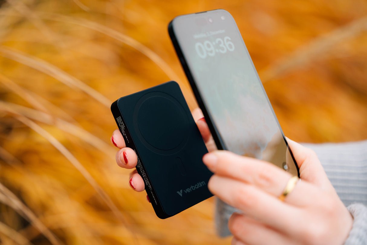 Verbatim Charge 'n' Go Essentials Magnetic Wireless Power Bank 10000 mAh Black