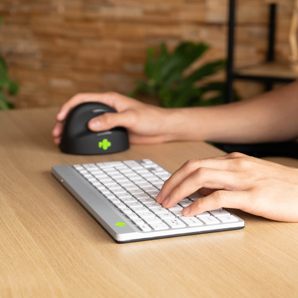 R-Go Tools Ergonomic keyboard R-Go Compact Break, compact keyboard with break software, QWERTY (UK), Bluetooth, white