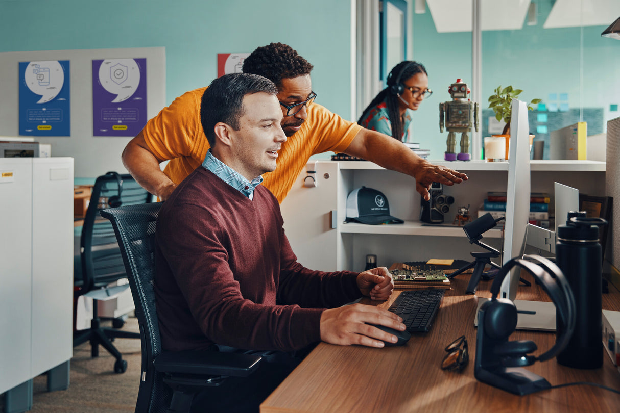 POLY Voyager Focus 2 Microsoft Teams Certified with charge stand Headset