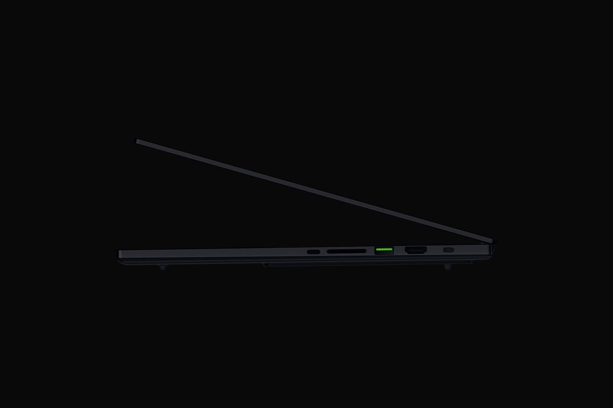 Razer Blade 16 Intel Core Ultra 9 386H Laptop 40.6 cm (16") WQXGA 32 GB LPDDR5x-SDRAM 2 TB SSD NVIDIA GeForce RTX 5090 Wi-Fi 7 (802.11be) Windows 11 Home Black QWERTY UK English