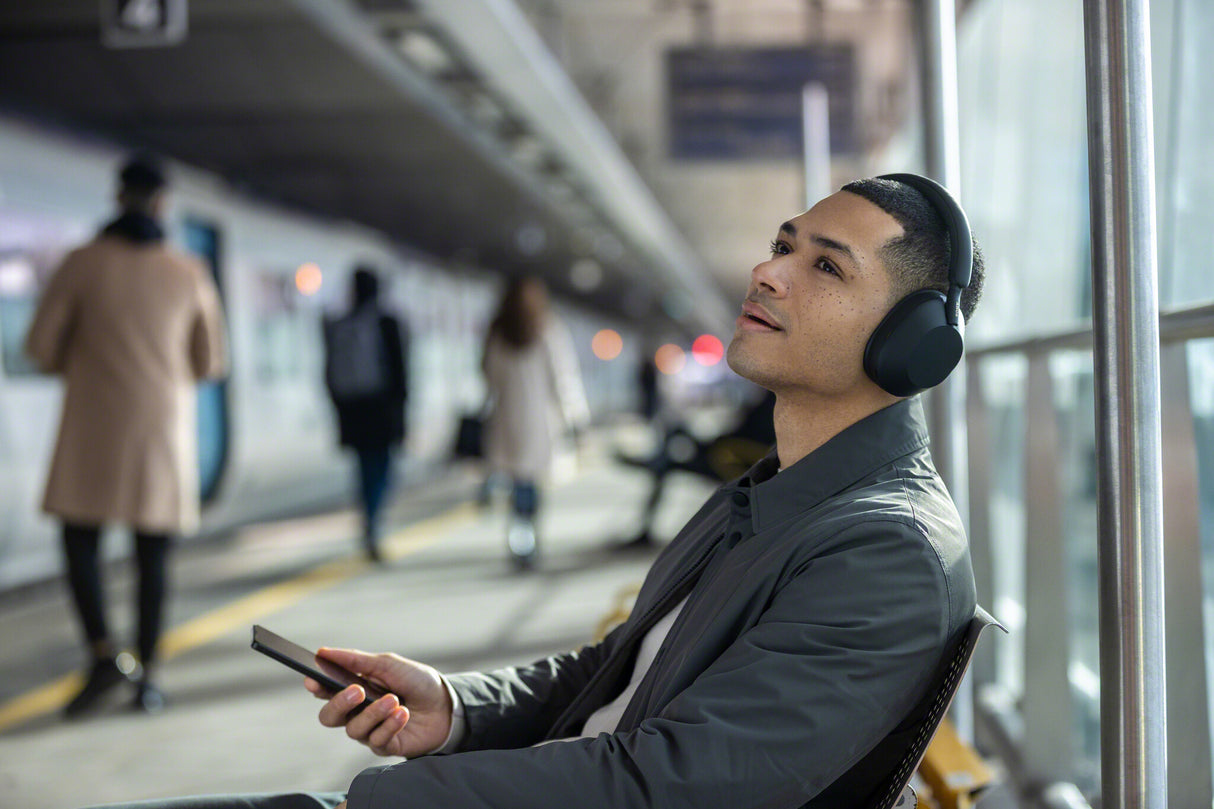 Sony WH-1000XM5 Noise Cancelling Wireless Headphones, 30 hours battery life, Overhead Bluetooth Headphones, Optimised for Alexa and Google Assistant, IOS and Android with Built-In Mic, in Black
