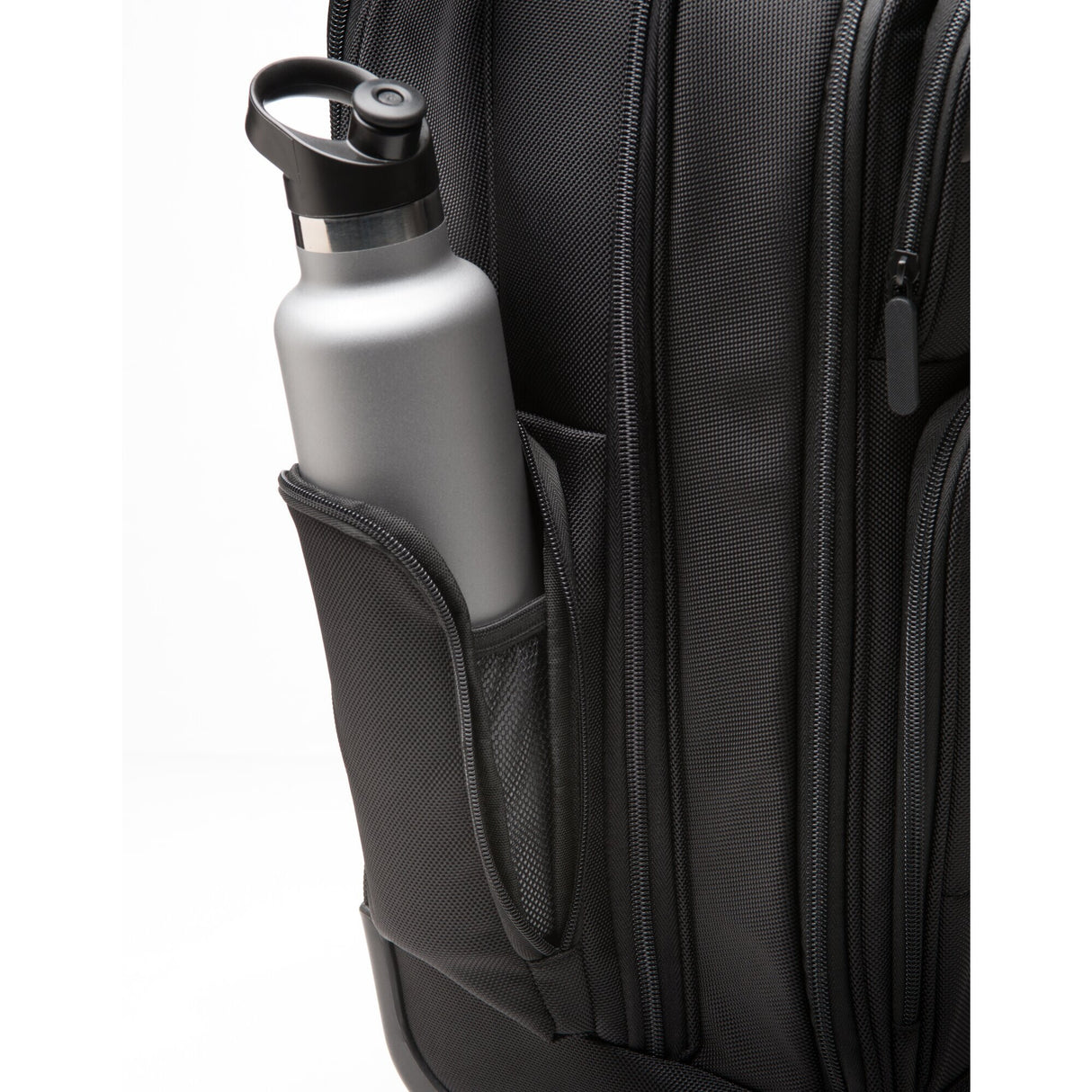 Kensington Contour 2.0 Pro Overnight Laptop Spinner — 17"