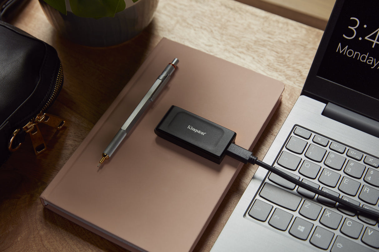 SSD externe portable Kingston XS1000 1 To, lecture 1 050 Mo/s, écriture 1 000 Mo/s, USB 3.2 Gen 2, garantie 5 ans