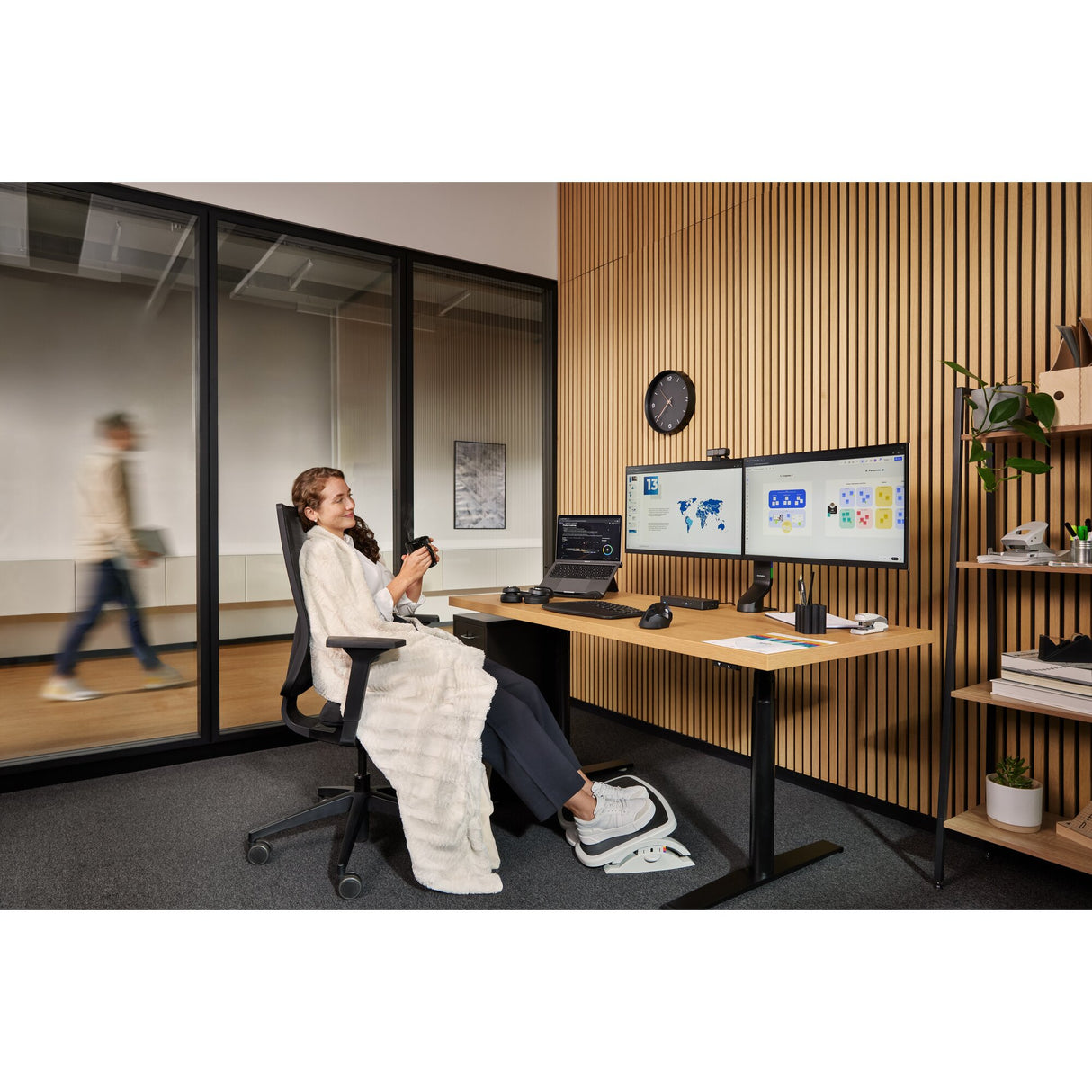 Kensington SmartFit SoleMate Plus Foot Rest - Grey